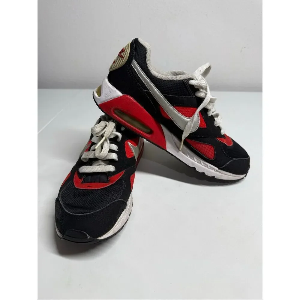 Nike Air Max IVO Sneakers Crimson Black Infrared Youth Kids Size 6,5 579995-001
